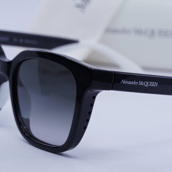🕶️ New Alexander McQueen AM0295SK 002 Sunglasses - Black Frame, Grey Lenses - Picture 2 of 9